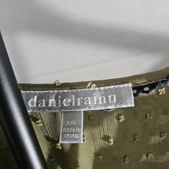 Daniel Rainn Olive Green Floral Tie-Front Tunic - Picture 2 of 3